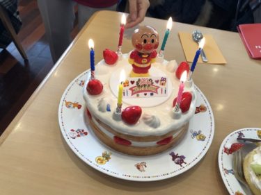 ピーナッツダイナー横浜のバースデーサービス感想 スヌーピーとお祝いできる子供の誕生日